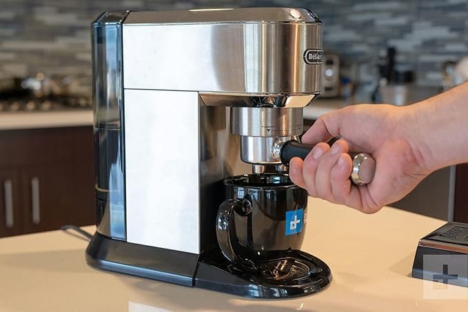 Máquina de café expresso com bomba de 15 barras Delonghi DEDICA ref E-EC685M